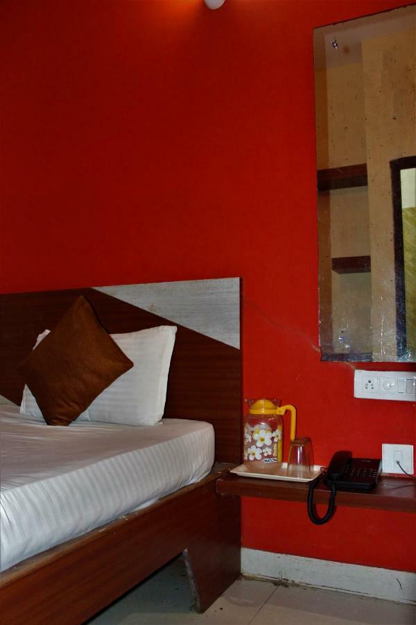 Hotel Park Lagoon Puri Esterno foto