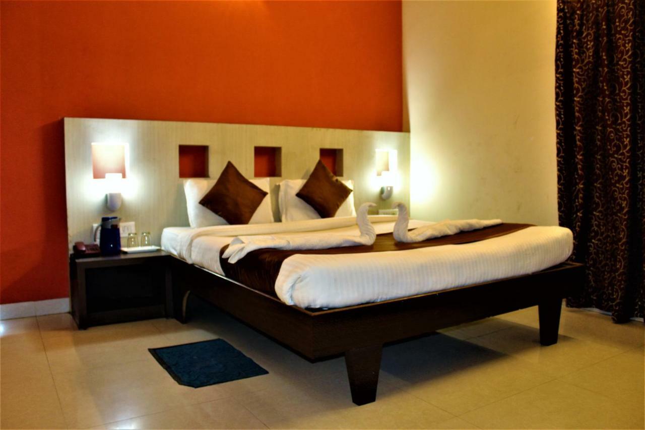 Hotel Park Lagoon Puri Esterno foto