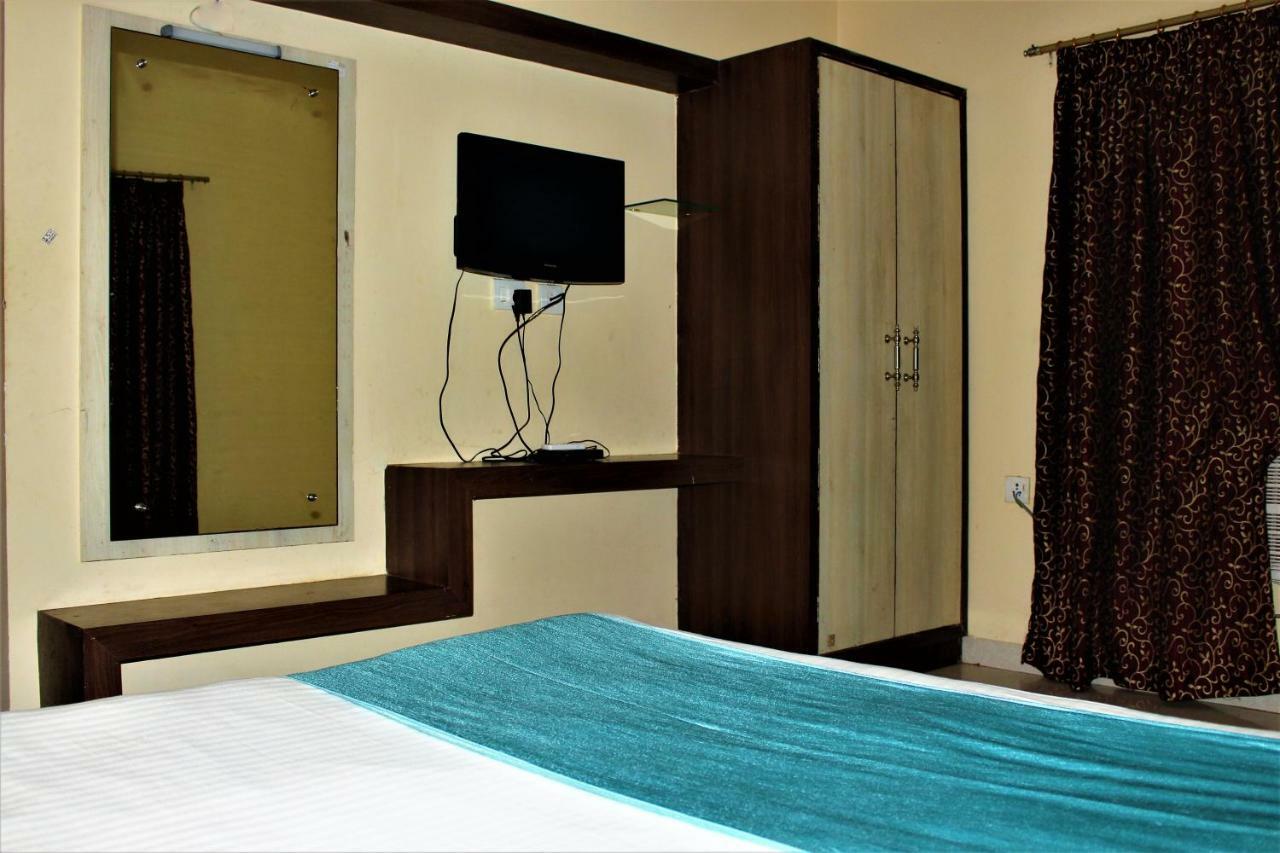 Hotel Park Lagoon Puri Esterno foto